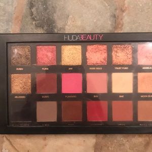 Authentic Huda Beauty Rose Gold palette